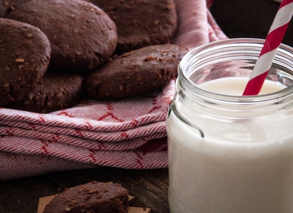 Cookies au chocolat, noix de cajou et flocons de millet (sans beurre, sans lait, sans oeuf – Vegan)