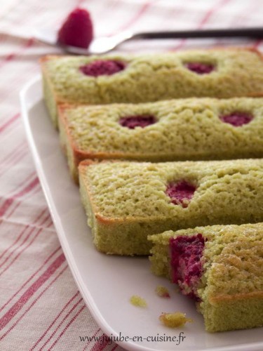 Financiers au thé matcha et framboises