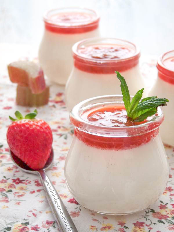 Panna Cotta légère à la menthe et coulis de fraise-rhubarbe