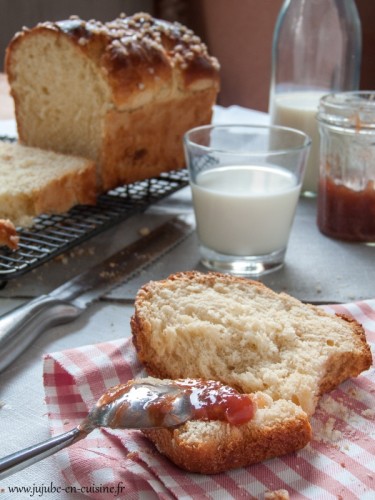 Brioche à la fleur d'oranger et perles de sucre