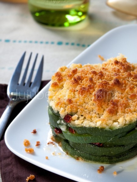 Crumble de courgettes, tomates séchées, parmesan