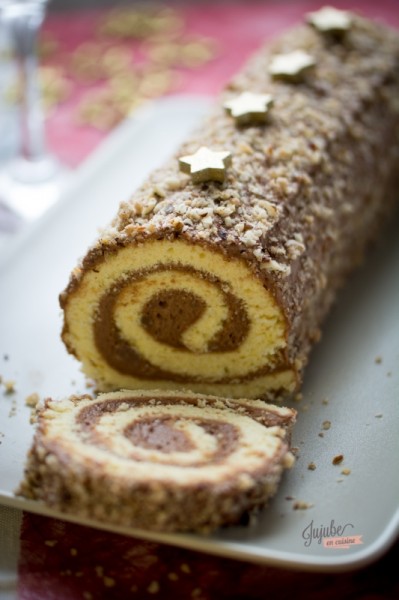 Recette Bûche de Noël au chocolat blanc et au praliné (facile, rapide)