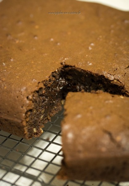 Moelleux fondant aux chocolat express (avec des noisettes et de l'huile essentielle de mandarine)