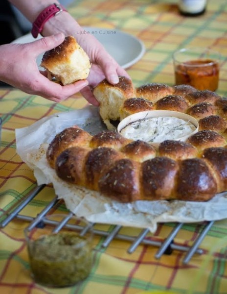 Couronne de brioche fourrée et Mont d'Or rôti