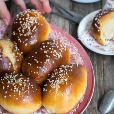 Petits pains au lait (à la fleur d’oranger et perles de sucre)