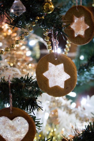 Biscuits vitraux pour décorer le sapin de Noël