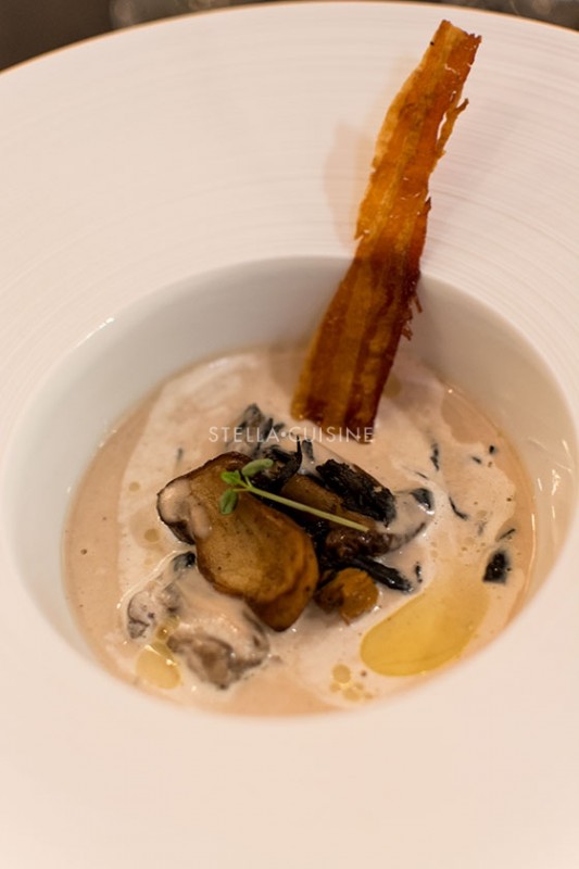 Soupe de châtaignes de l’Ardèche, champignons sauvages, Grand Cru Dulsão do Brasil Nespresso par Davy Tissot Vin : Condrieu « Malleval » 2012 Ogier Crédit photo : Stella Cuisine