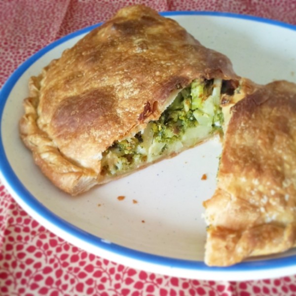 Chausson/calzone au brocolis, crème de coco et huile d'olive à la truffe