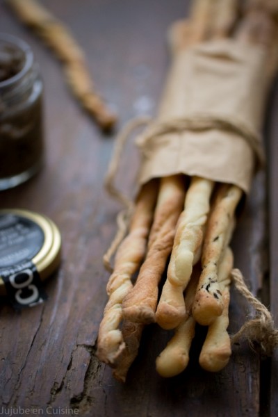 Grissini / Gressins {pavot - sésame - pâte d'olives noire à la truffe}