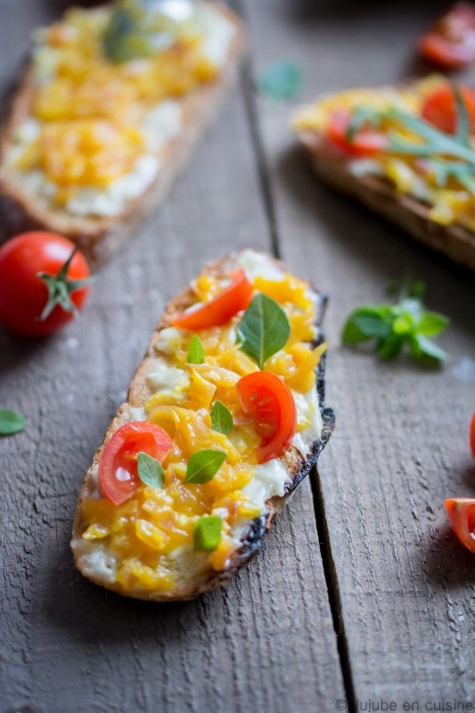 Tartines sucré-salé : chèvre et échalotes confites à l'orange