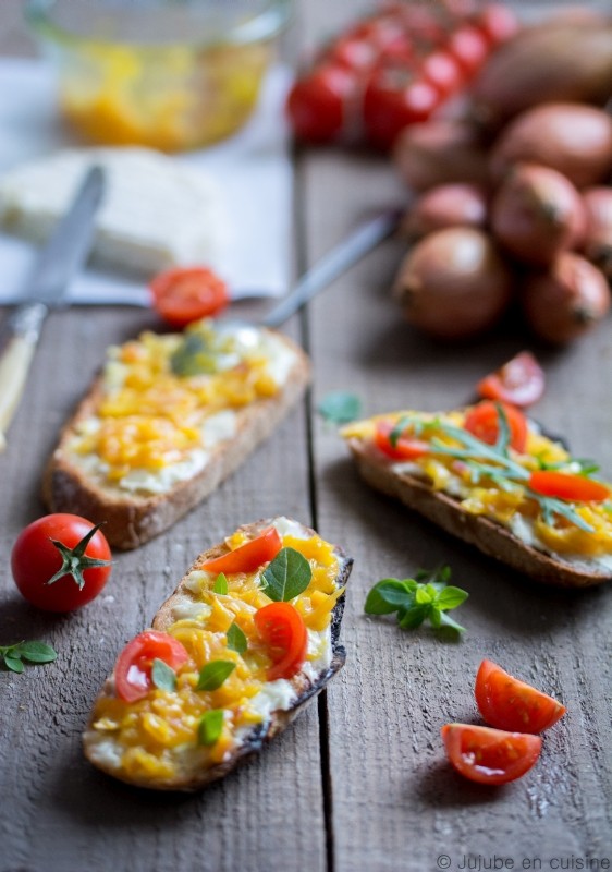 Tartines sucré-salé : chèvre et échalotes confites à l'orange