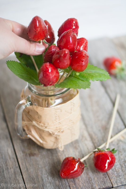 Bouquet de fraises, façon pomme d'amour