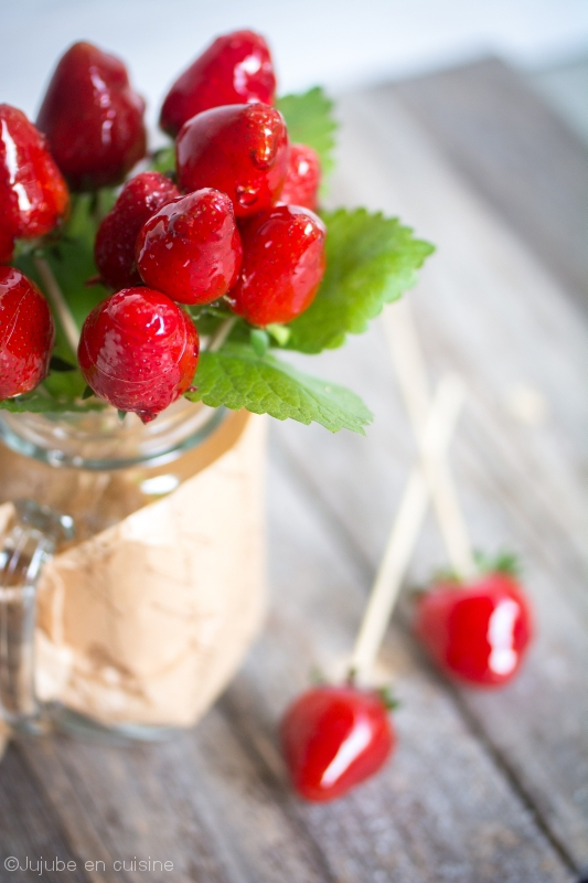 Bouquet de fraises, façon pomme d'amour