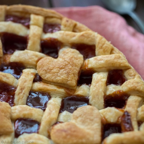 Tarte tressée à la confiture (avec des petits cœurs)