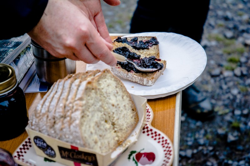 Confiture de bilberry sur tartine de soda bread beurré