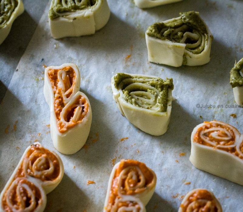 feuilletés apéritif - tomate & fromage / pesto | Jujube en cuisine