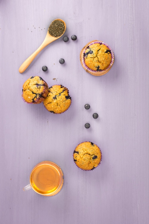 Muffins aux myrtilles, citron jaune et graines de chia | illustration de 'Les desserts sans' | Jujube en cuisine