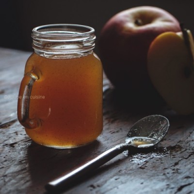 Sirop (ou caramel) de pomme à la cannelle