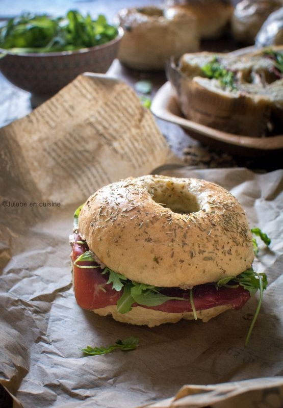 Bagels (viande des Grisons, fromage frais, tapenade, parmesan et roquette) | Jujube en cuisine