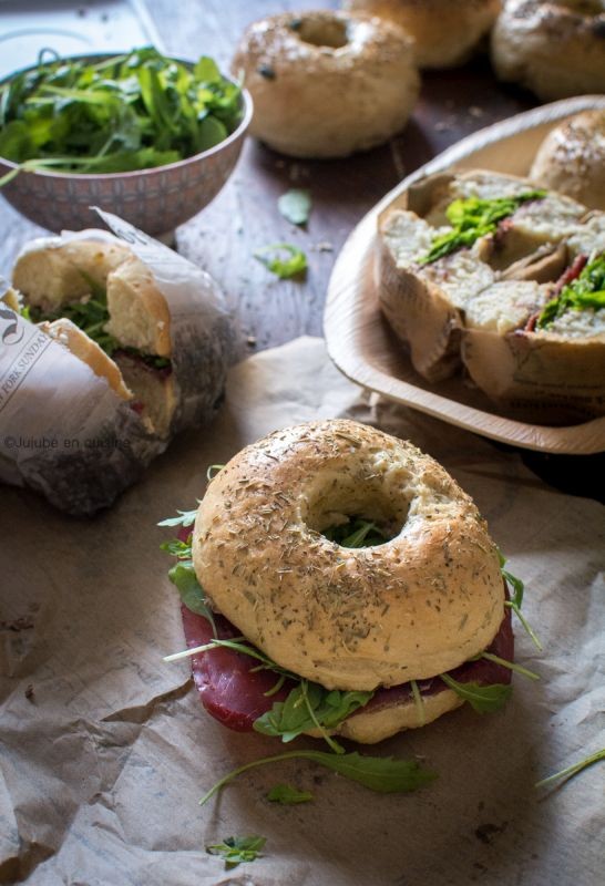 Bagels (viande des Grisons, fromage frais, tapenade, parmesan et roquette) | Jujube en cuisine