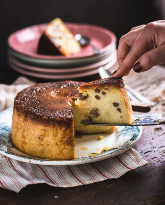 Gâteau De Semoule Aux Raisins Secs Et Caramel