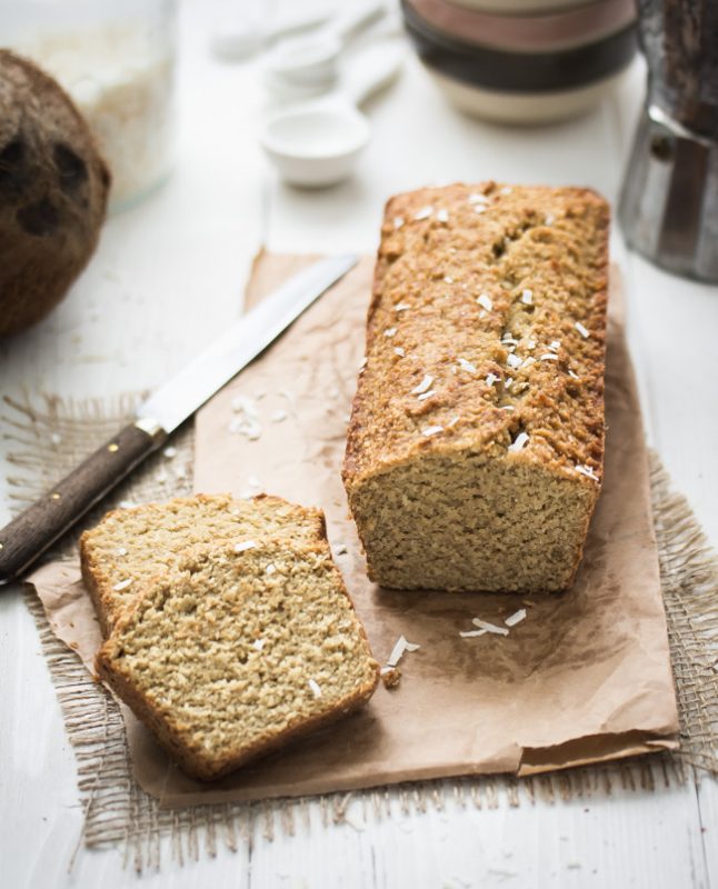 Recette de cake à la noix de coco (farine, sucre et noix de coco râpée)