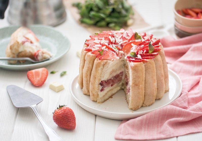 Charlotte aux fraises et mousse au chocolat blanc | Jujube en cuisine