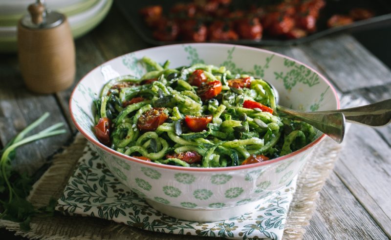 Salade de spaghetti de courgette et sauce déesse verte | Jujube en cuisine