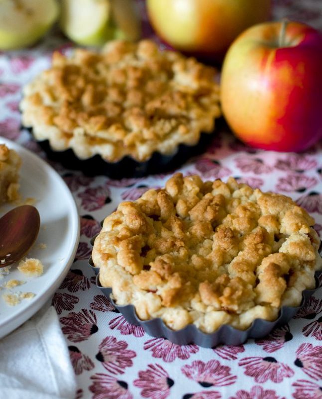 Tarte aux pommes façon crumble (et confiture de fraises) | Jujube en cuisine