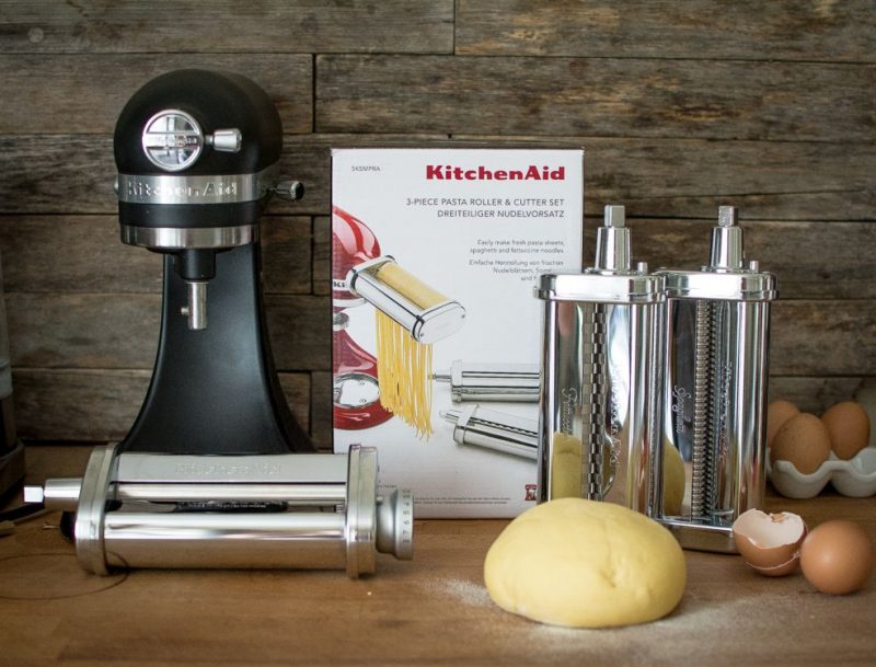 Set machine à pâtes (laminoir) & rouleaux découpeurs (pour tagliatelles et spaghettis) | KitchenAid | Jujube en cuisine